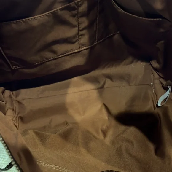 Elegant Croc-Embossed Leather Shoulder Bag in Deep Brown - Picture 3 of 5